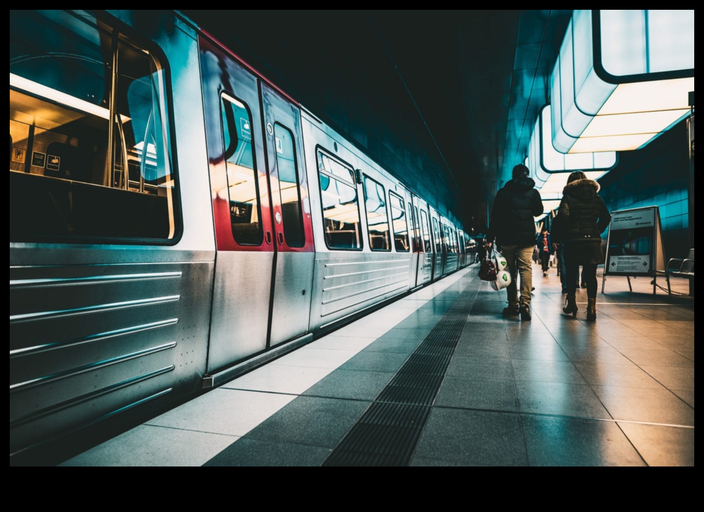 Urban Wanderers: Εξερεύνηση του παλμού της καρδιάς της πόλης στη δημόσια συγκοινωνία