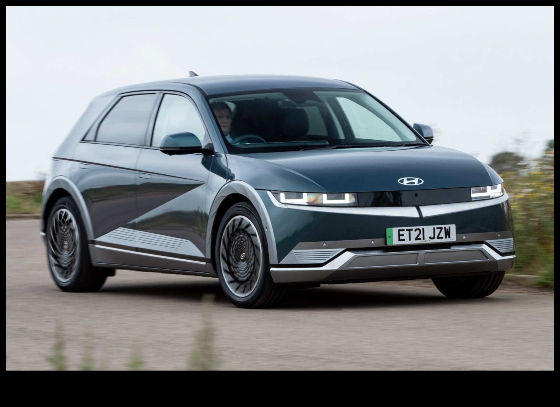 Κομψό και πράσινο: Η αισθητική έκκληση των ηλεκτρικών αυτοκινήτων στον μοντέρνο σχεδιασμό