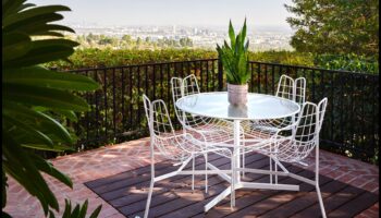 Sculpted Comfort: Αποκαλύπτοντας τη γοητεία των υπαίθριων καθισμάτων